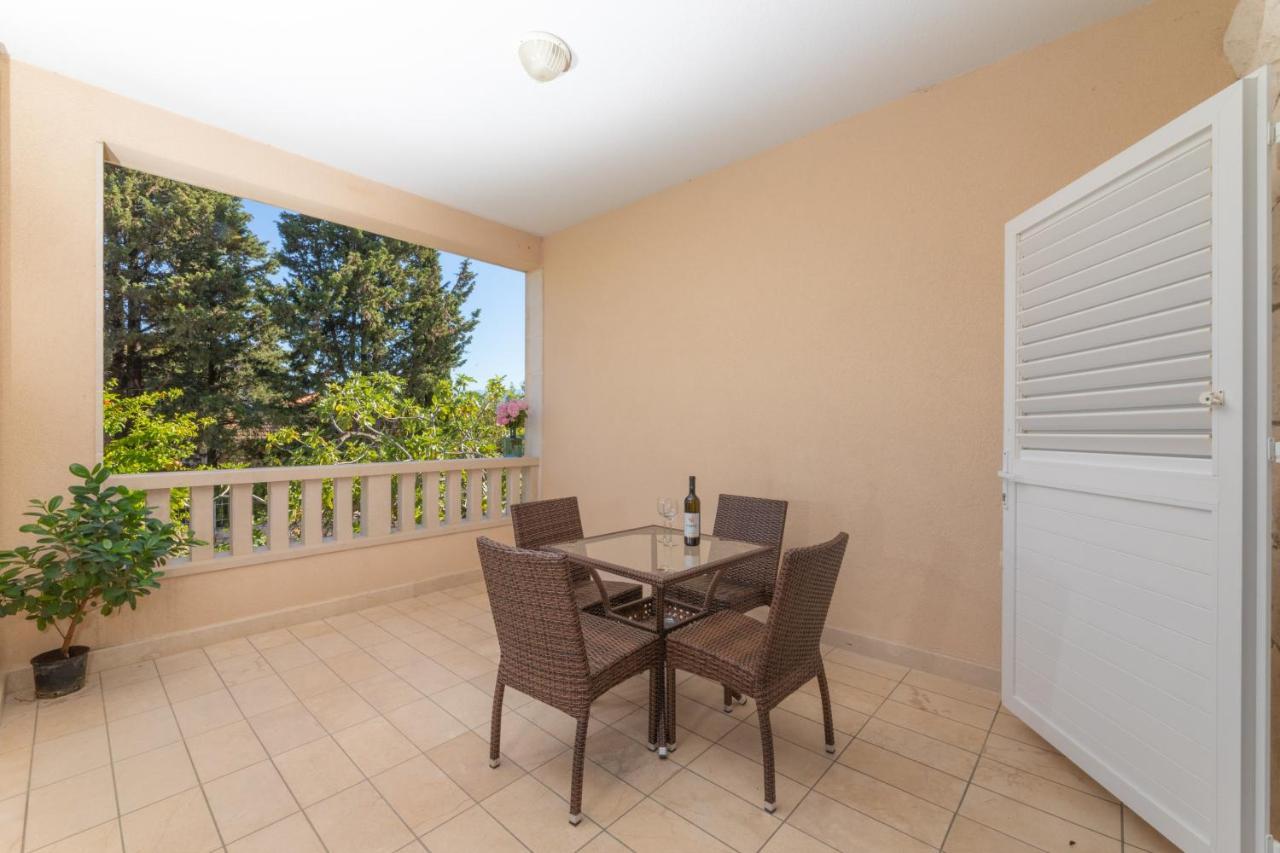 Apartments Ella Supetar Zewnętrze zdjęcie