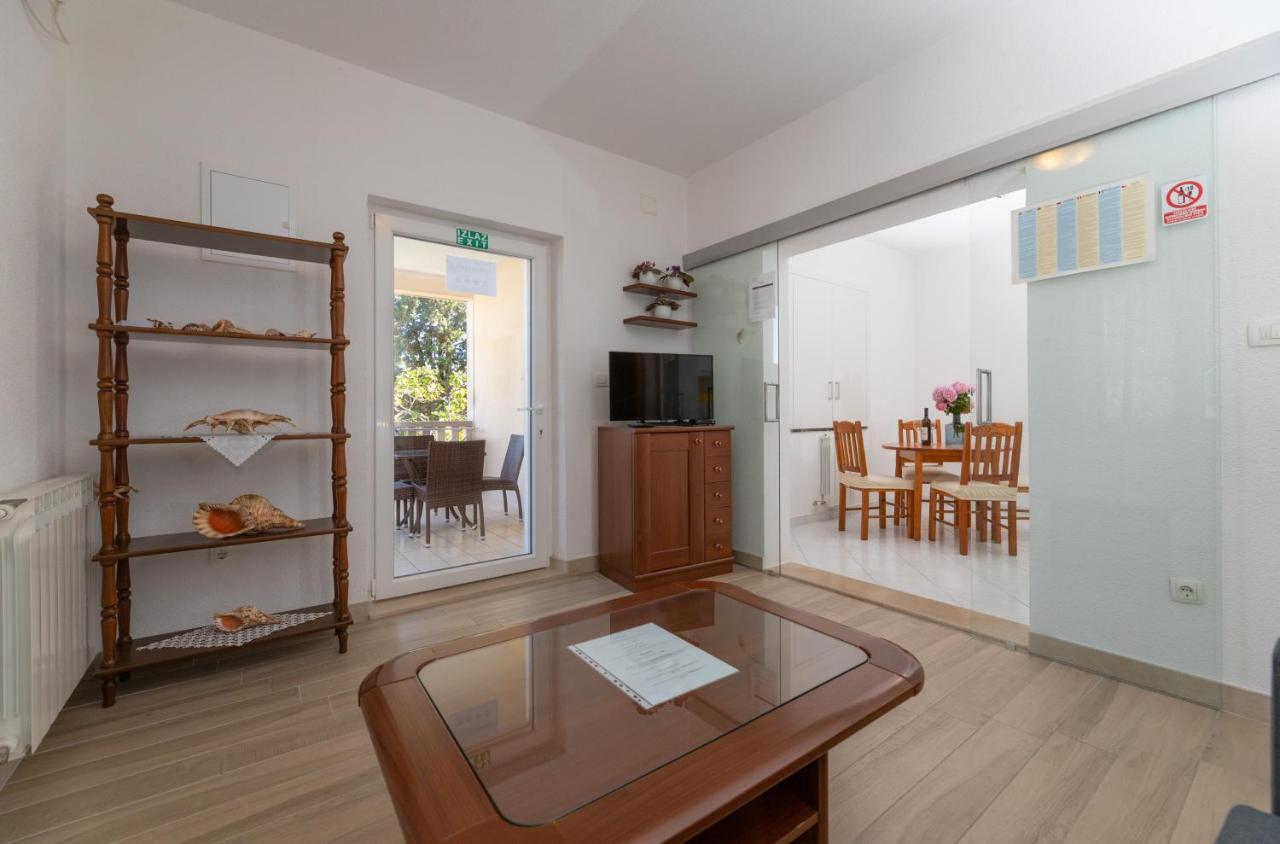 Apartments Ella Supetar Zewnętrze zdjęcie