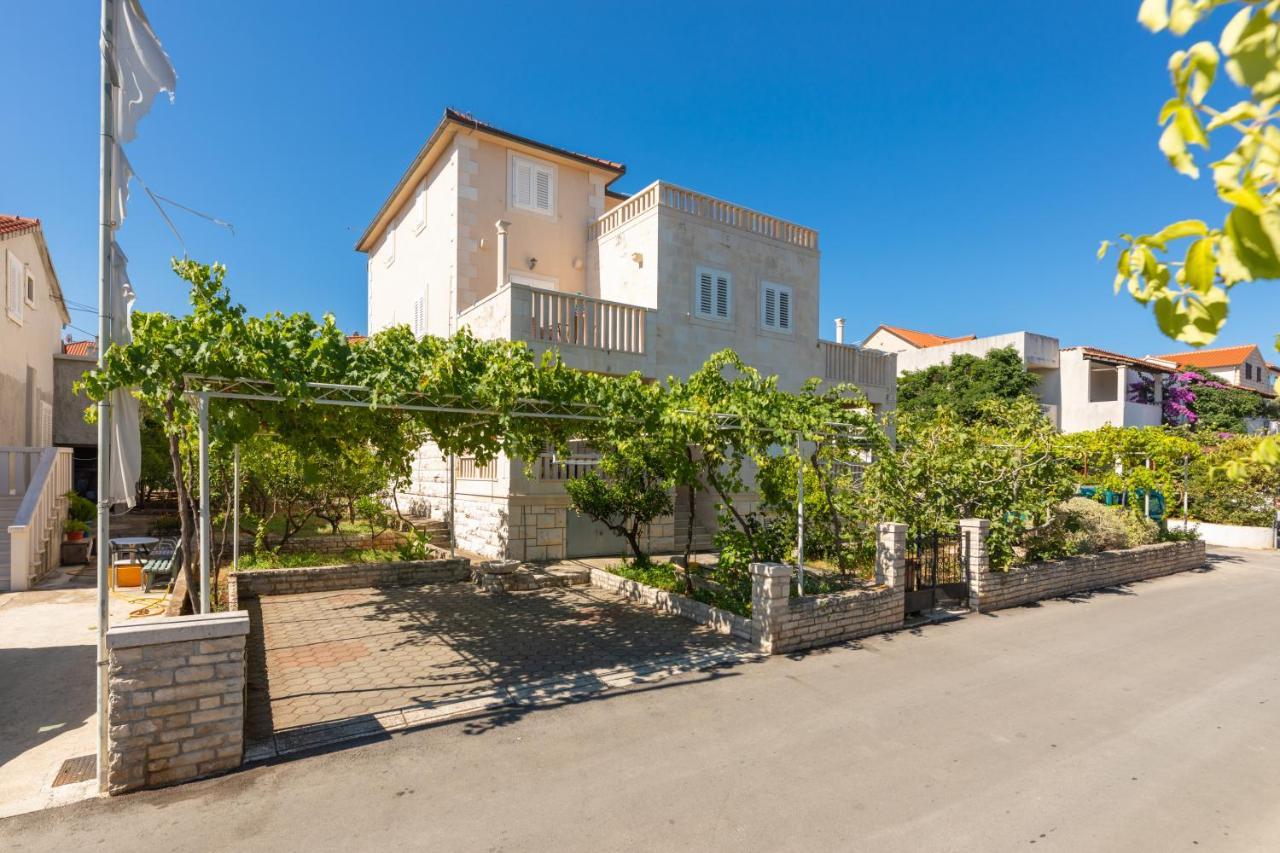 Apartments Ella Supetar Zewnętrze zdjęcie